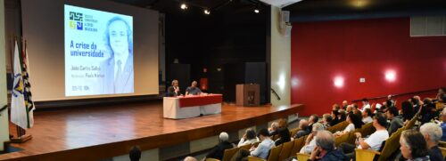 Filósofo João Carlos Salles durante a conferência ‟A Crise da Universidade”. Foto: Antoninho Perri