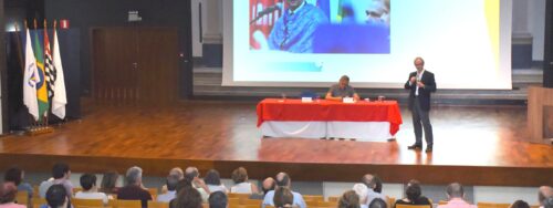 Mozart Ramos durante palestra no Auditório da Faculdade de Ciências Médicas da Unicamp. Foto: Antoninho Perri